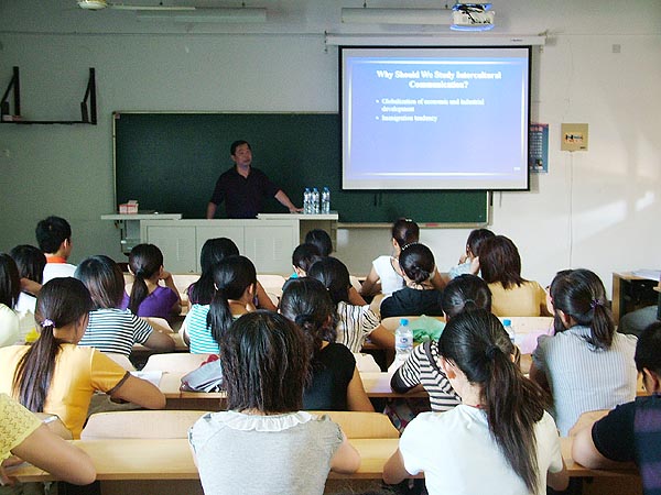 汕头大学彭世勇教授到学院讲学